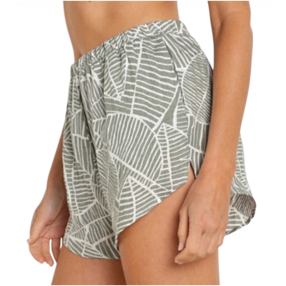 VITAMIN A Tallows Linen Shorts SEA GREEN PALM PRINT Olive/White Pockets SIZE S